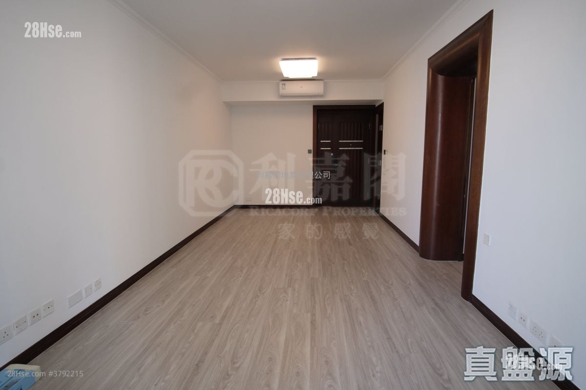 The Legend Rental 3 Bedrooms , 2 Bathrooms 867 ft²