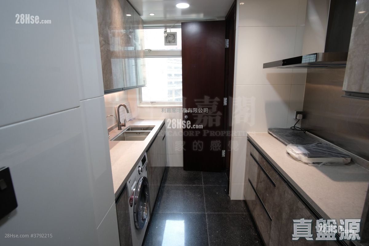 The Legend Rental 3 Bedrooms , 2 Bathrooms 867 ft²