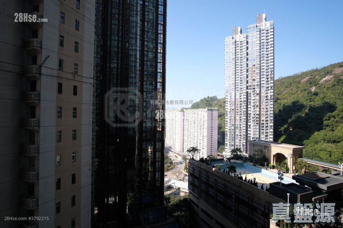 The Legend Rental 3 Bedrooms , 2 Bathrooms 867 ft²