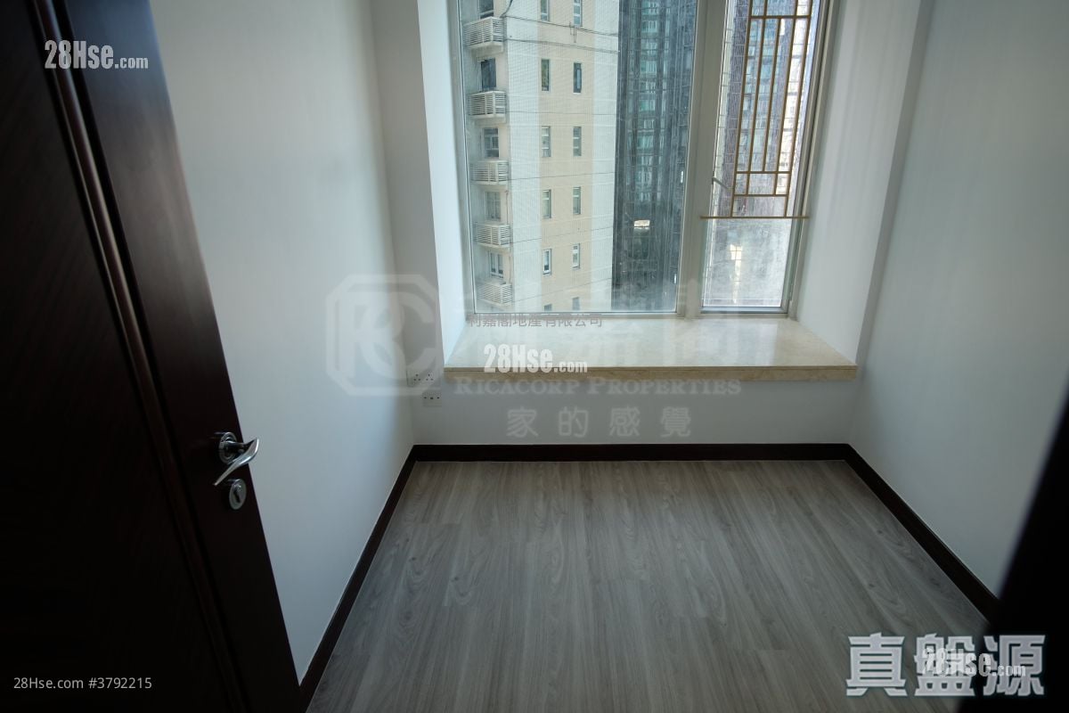 The Legend Rental 3 Bedrooms , 2 Bathrooms 867 ft²