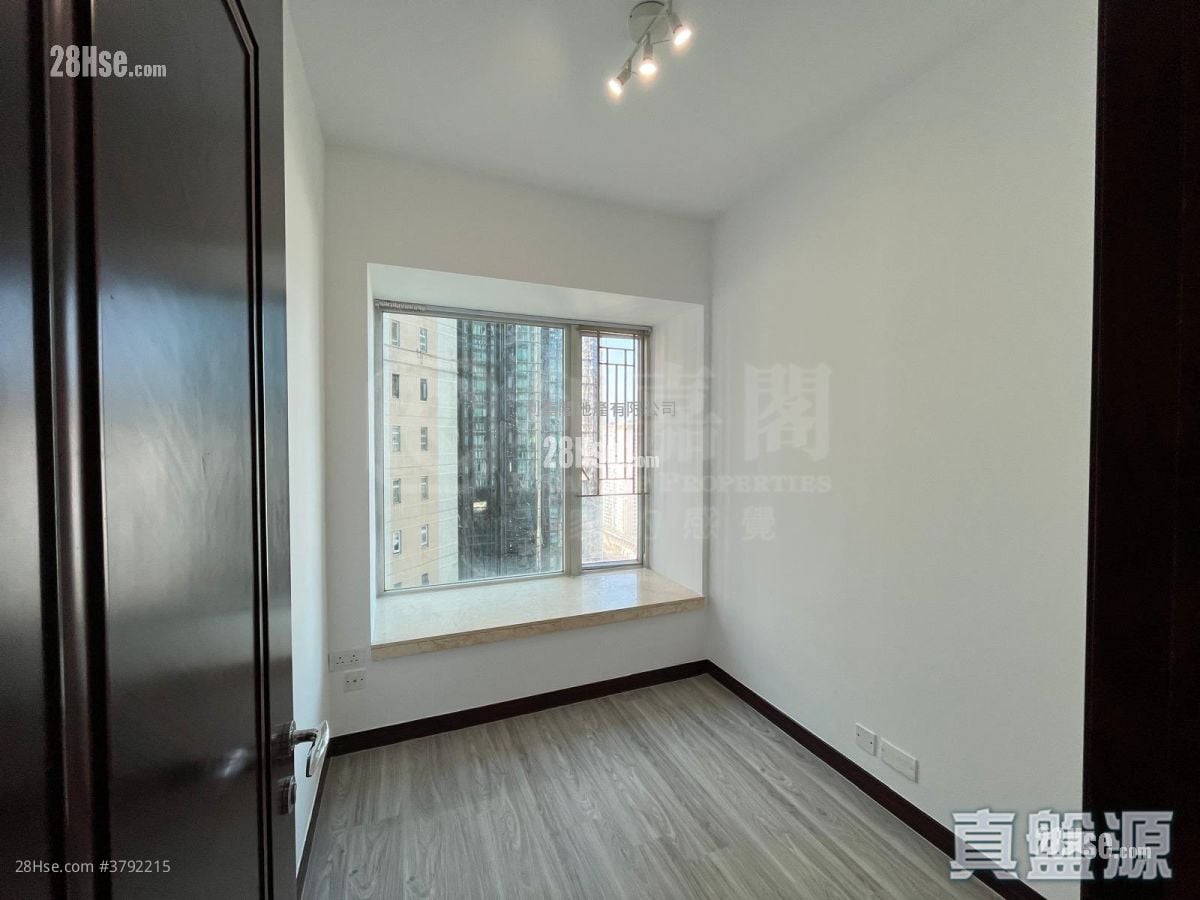 The Legend Rental 3 Bedrooms , 2 Bathrooms 867 ft²