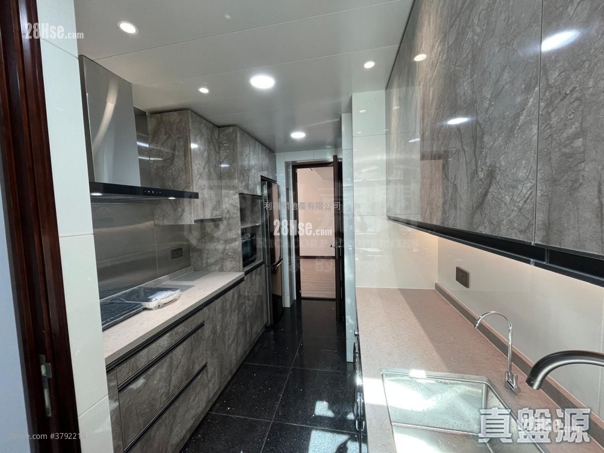 The Legend Rental 3 Bedrooms , 2 Bathrooms 867 ft²