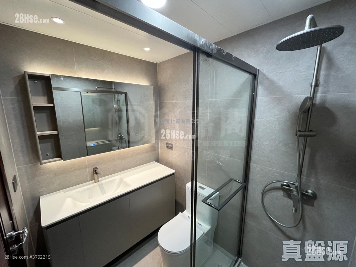 The Legend Rental 3 Bedrooms , 2 Bathrooms 867 ft²