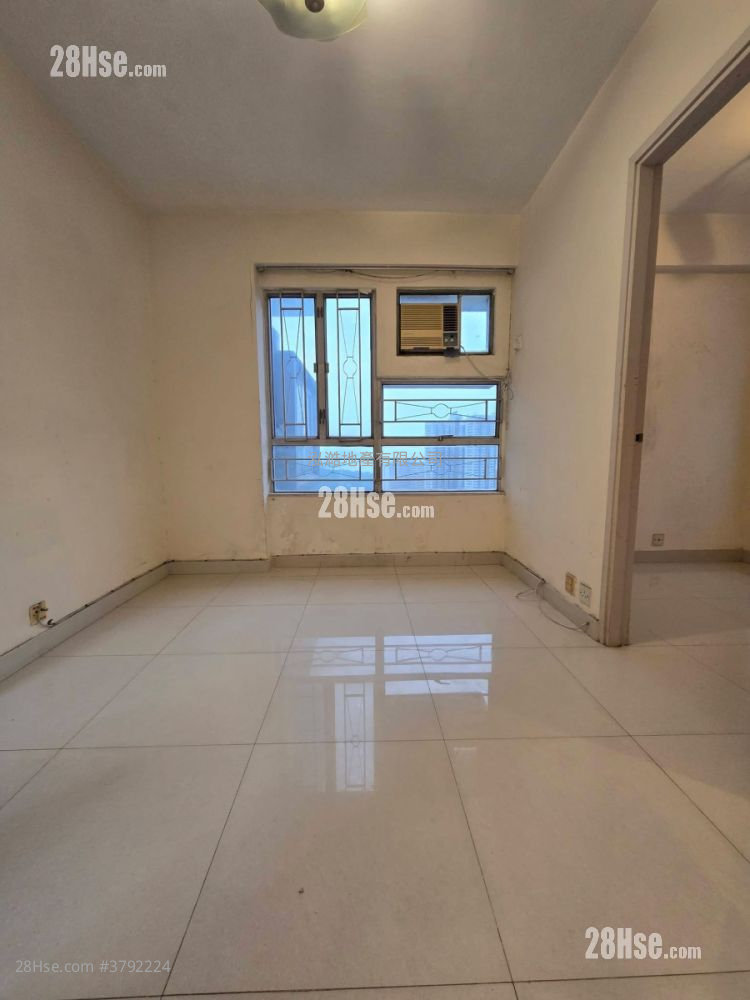 Tai Po Centre Sell 2 Bedrooms , 1 Bathroom 315 ft²