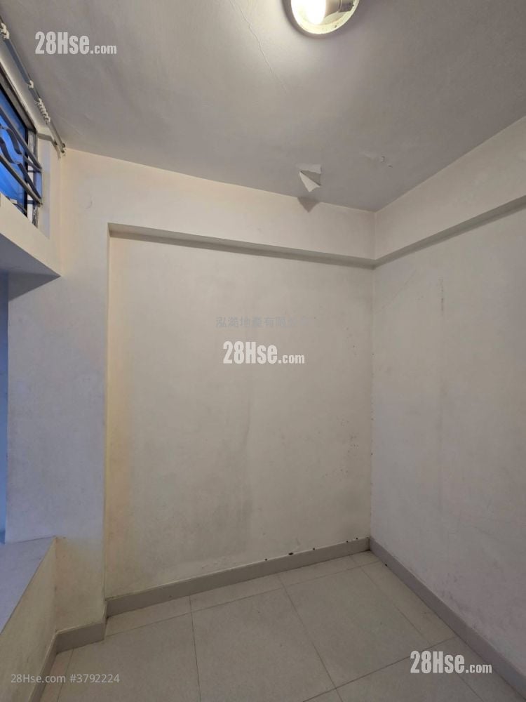 Tai Po Centre Sell 2 Bedrooms , 1 Bathroom 315 ft²