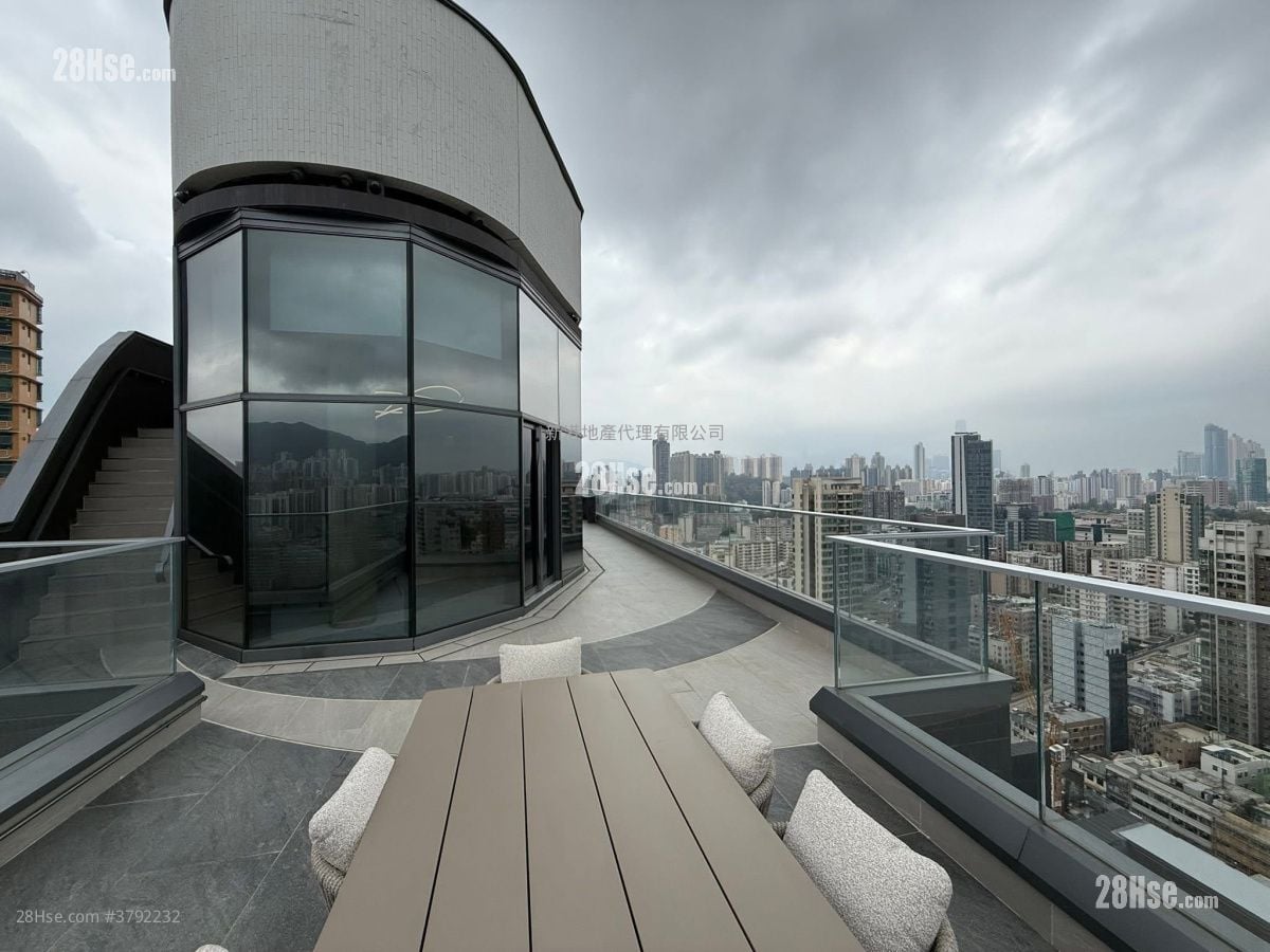 Eight Southpark Rental 2 Bedrooms , 1 Bathroom 351 ft²