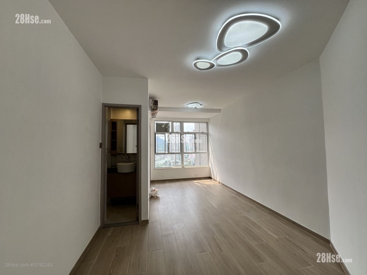 living room: Affluence Garden Sell 2 Bedrooms , 1 Bathroom 433 ft²