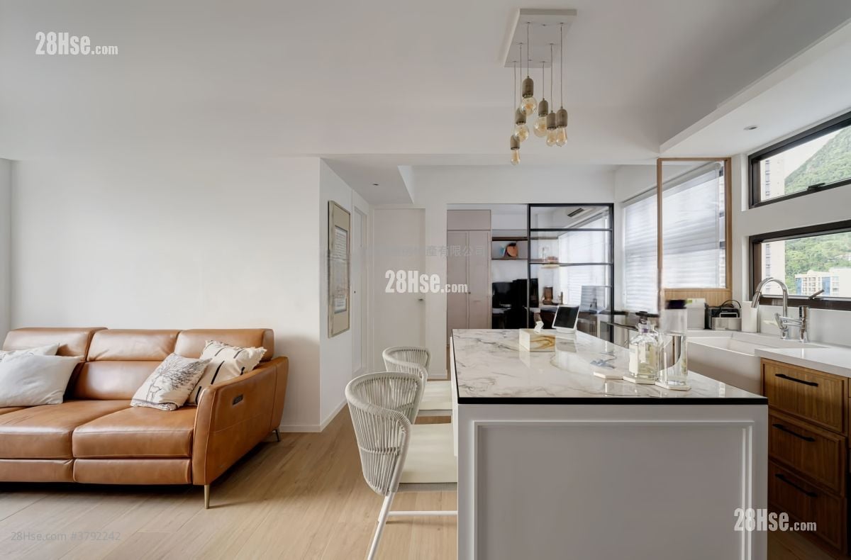 kitchen: Rowen Court Rental 2 Bedrooms , 2 Bathrooms 684 ft²