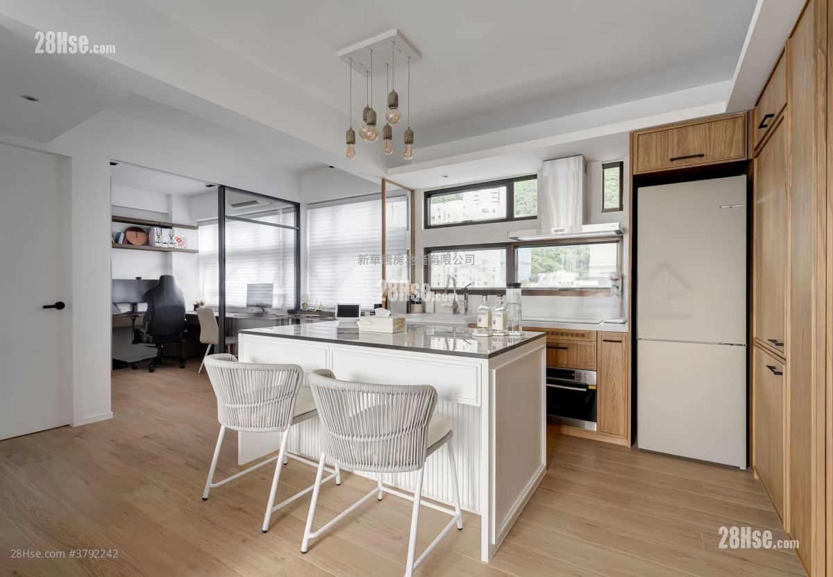 kitchen: Rowen Court Rental 2 Bedrooms , 2 Bathrooms 684 ft²