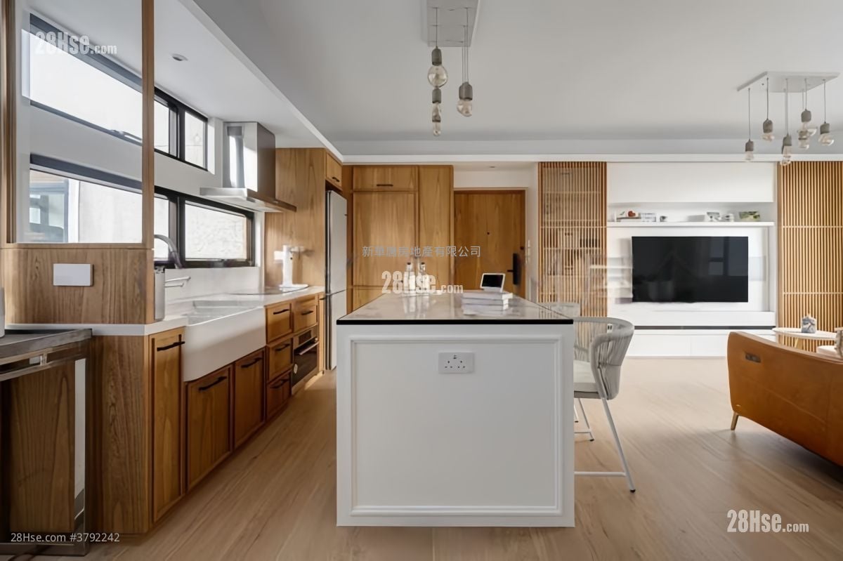 kitchen: Rowen Court Rental 2 Bedrooms , 2 Bathrooms 684 ft²