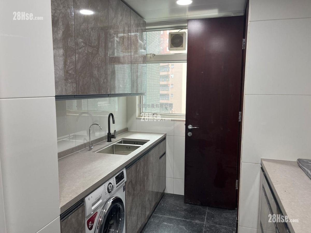 The Legend Rental 3 Bedrooms , 1 Bathroom 867 ft²