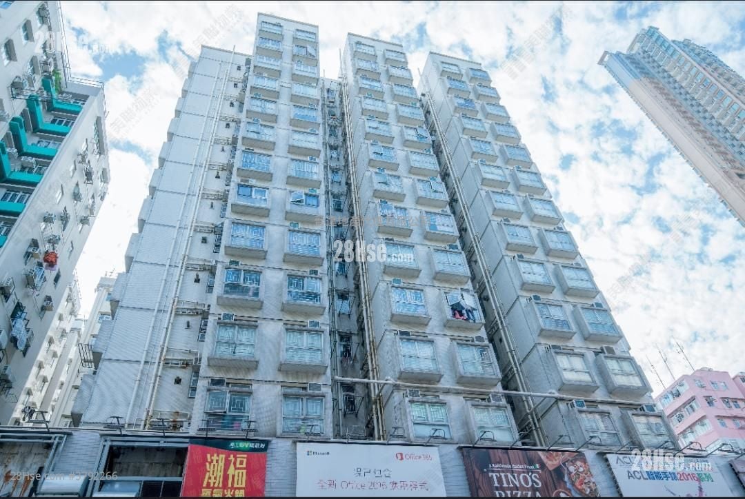 Golden Court Rental 2 Bedrooms , 1 Bathroom 282 ft²