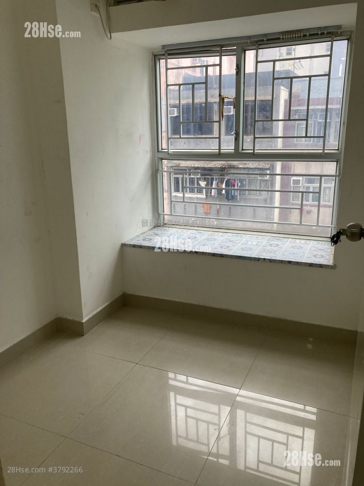 Golden Court Rental 2 Bedrooms , 1 Bathroom 282 ft²