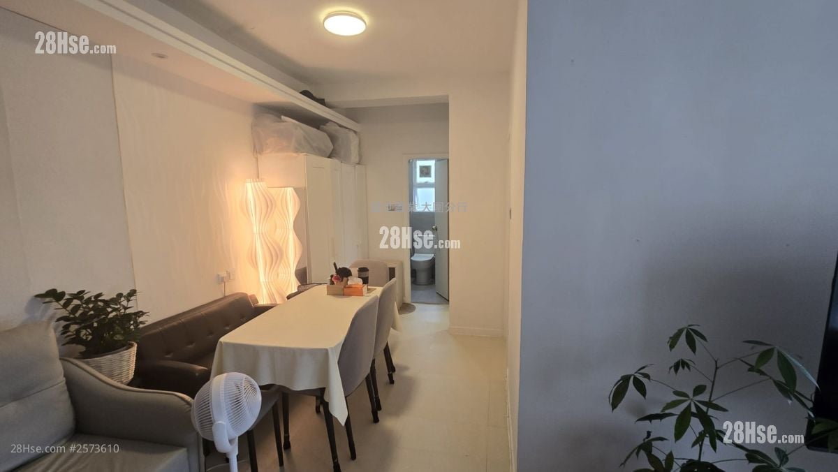 King Tin Court Sell 2 Bedrooms , 1 Bathroom 467 ft²