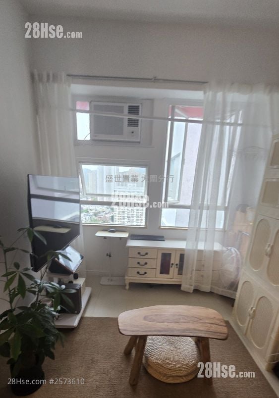 King Tin Court Sell 2 Bedrooms , 1 Bathroom 467 ft²