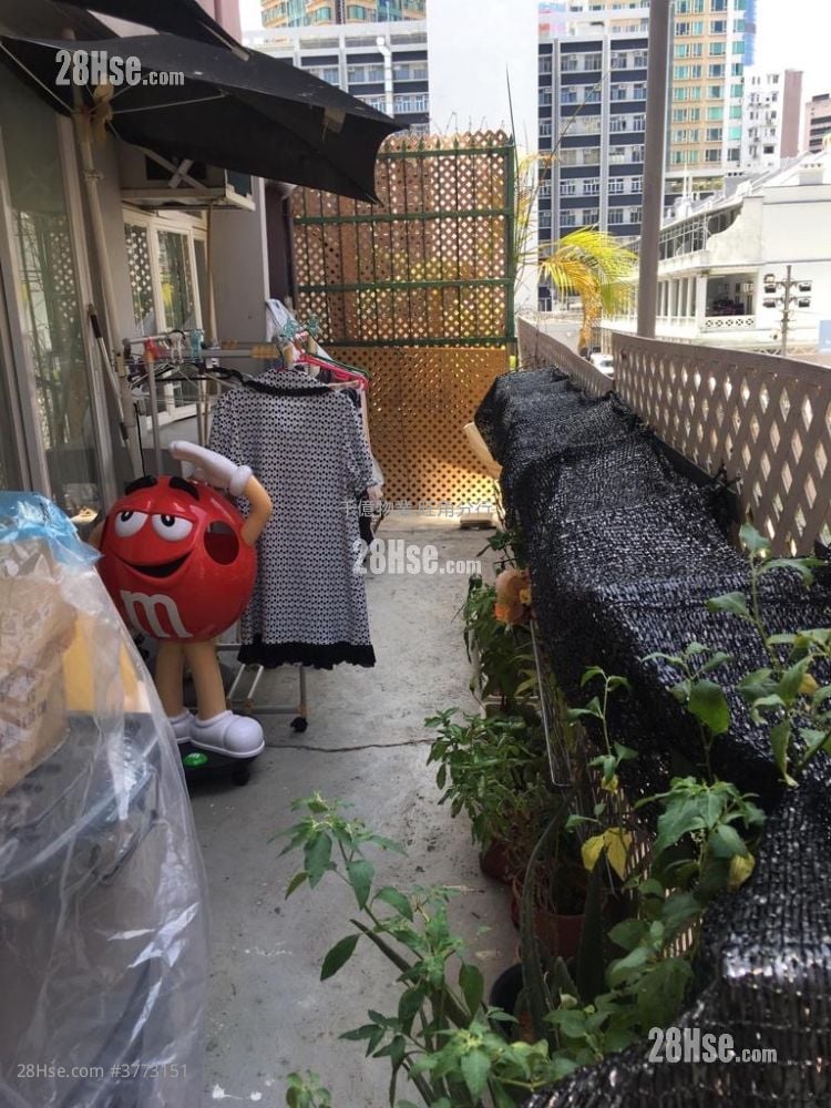 Kui Shing Building Sell 2 Bedrooms 352 ft²