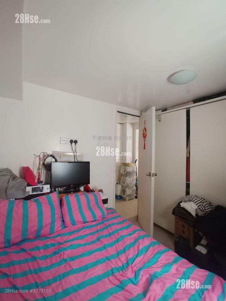 Kui Shing Building Sell 2 Bedrooms 352 ft²