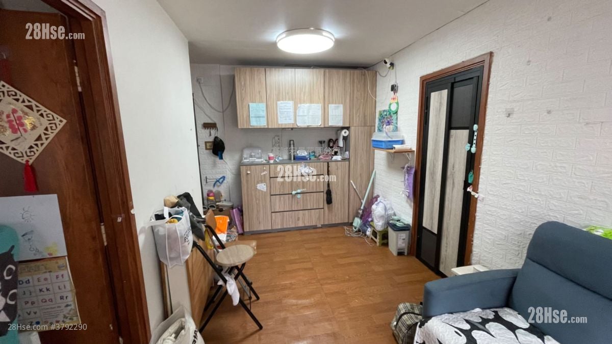 King Lai Court Sell 2 Bedrooms , 1 Bathroom 401 ft²