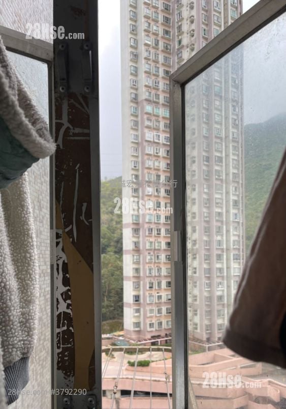 King Lai Court Sell 2 Bedrooms , 1 Bathroom 401 ft²