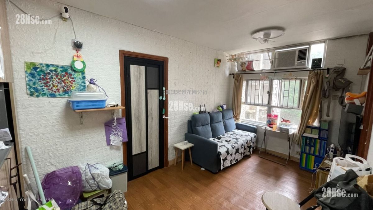 King Lai Court Sell 2 Bedrooms , 1 Bathroom 401 ft²