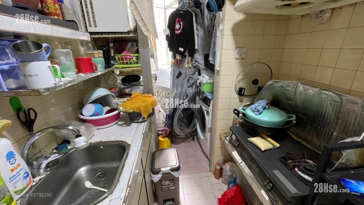 King Lai Court Sell 2 Bedrooms , 1 Bathroom 401 ft²