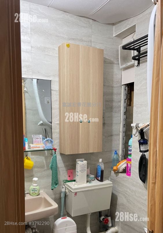 King Lai Court Sell 2 Bedrooms , 1 Bathroom 401 ft²