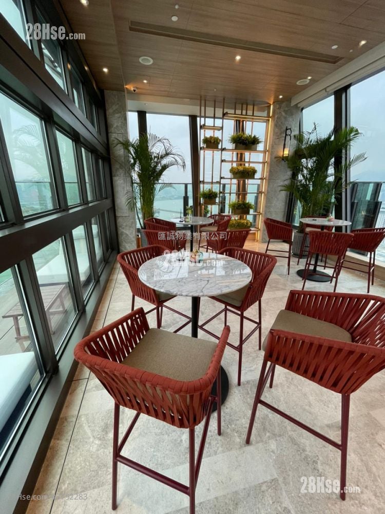 The Vantage Sell 2 Bedrooms , 2 Bathrooms 425 ft²