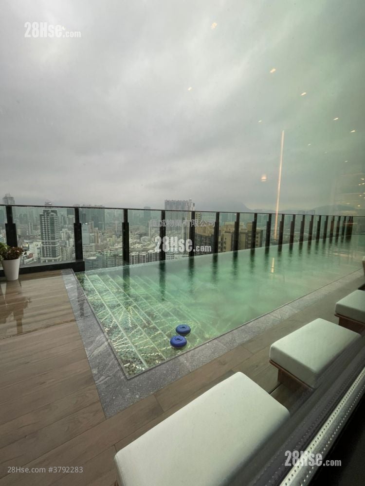 The Vantage Sell 2 Bedrooms , 2 Bathrooms 425 ft²