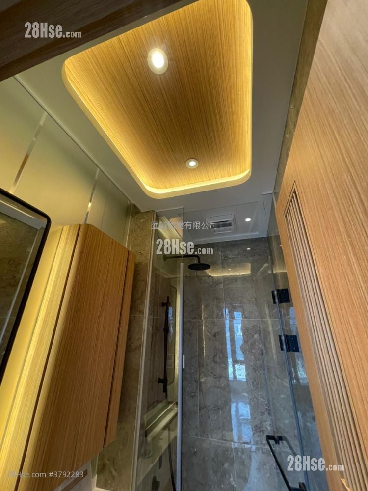 The Vantage Sell 2 Bedrooms , 2 Bathrooms 425 ft²