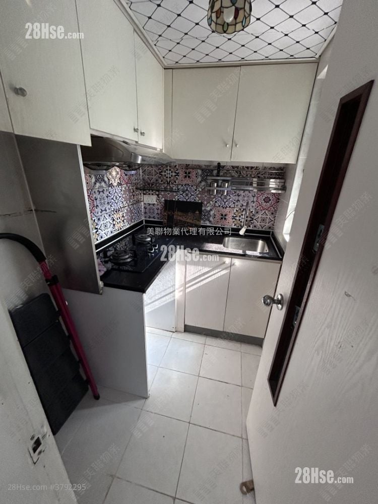 City Regalia Sell 2 Bedrooms 305 ft²