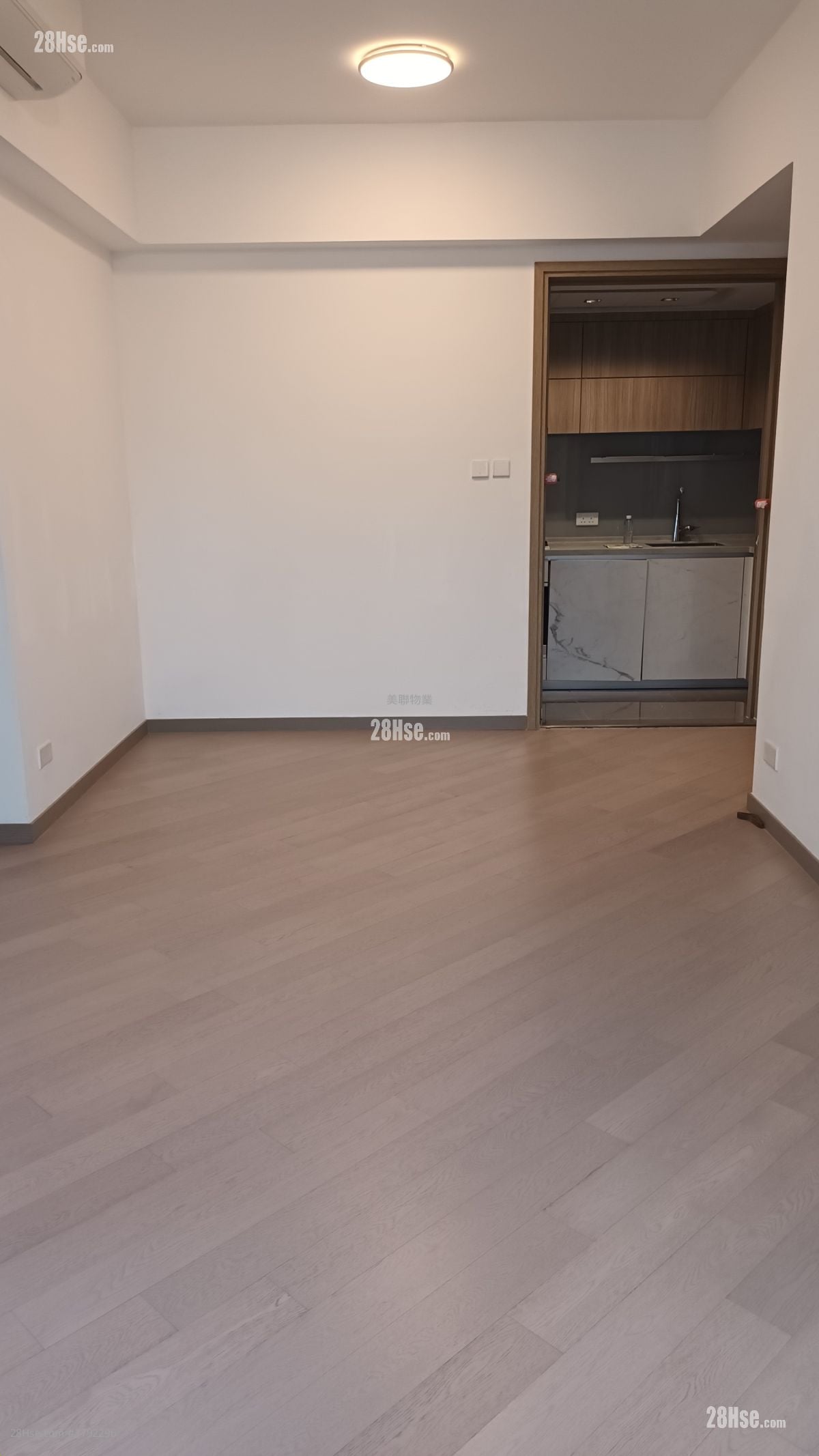 Upper River Bank Sell 3 Bedrooms , 1 Bathroom 760 ft²