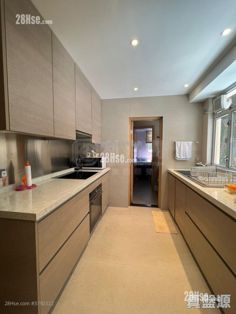 Swiss Towers Sell 3 Bedrooms , 3 Bathrooms 1,265 ft²