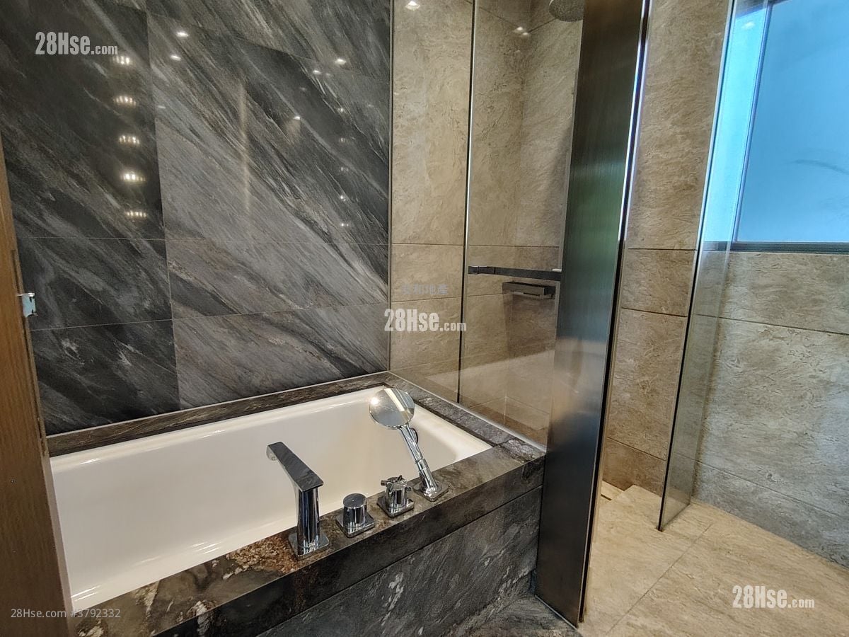 明寓 租盘 3 房 , 3 浴室 1,304 平方尺