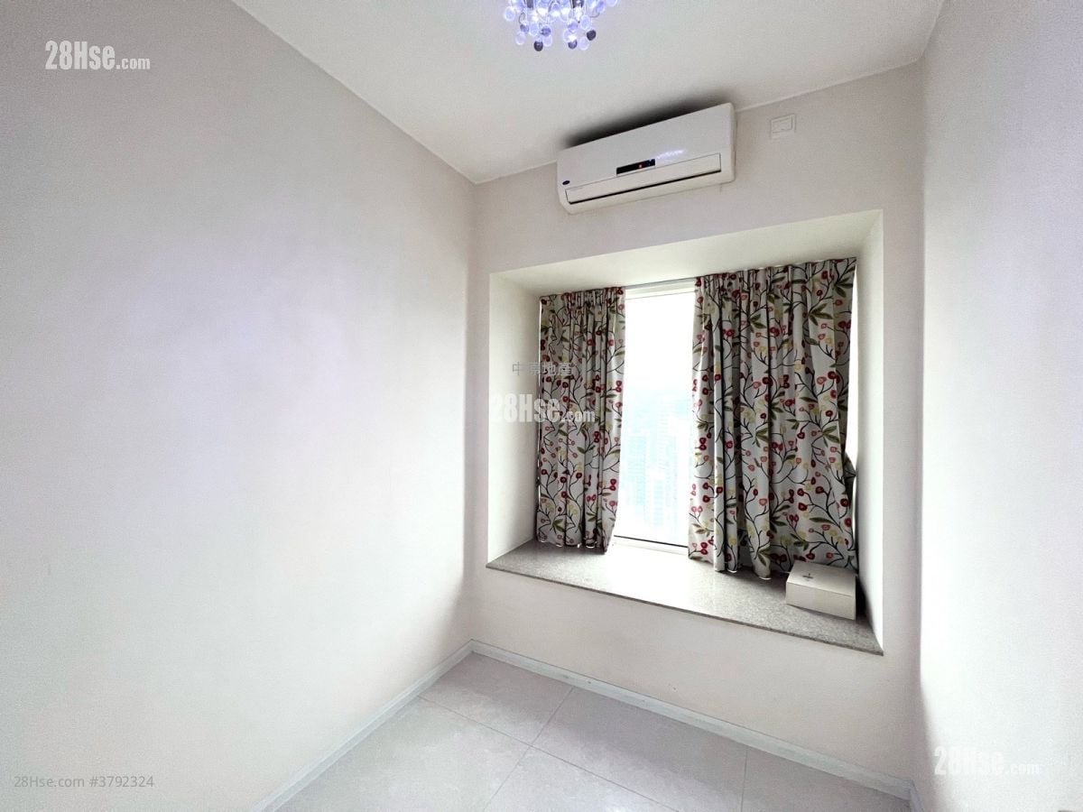 One West Kowloon Sell 2 Bedrooms 521 ft²