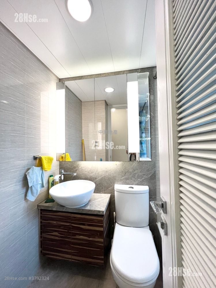 One West Kowloon Sell 2 Bedrooms 521 ft²