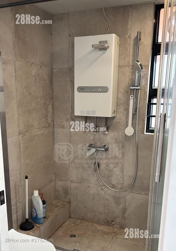 Sun Yuen Long Centre Sell 2 Bedrooms 466 ft²