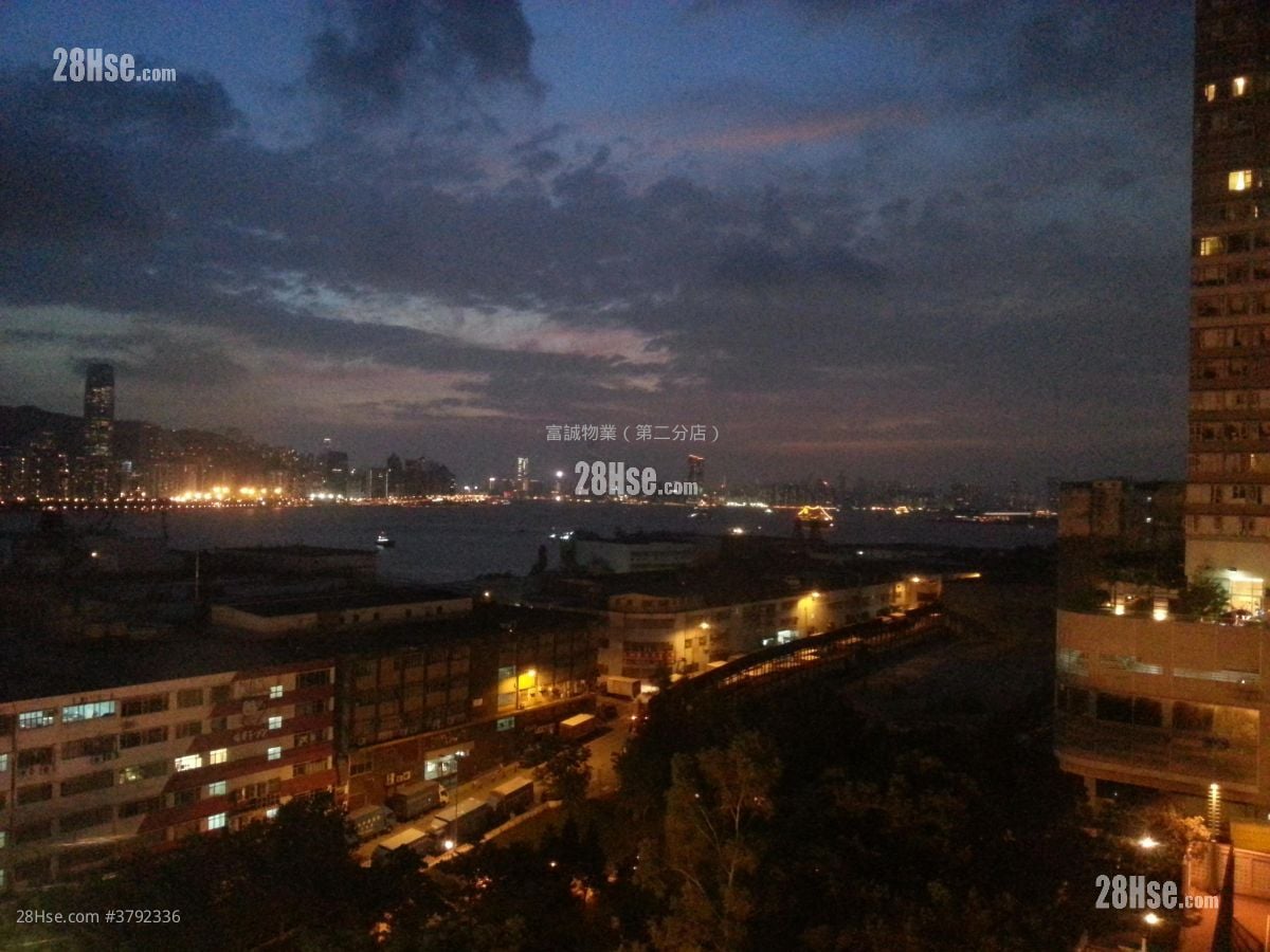 Ocean One Sell 2 Bedrooms , 2 Bathrooms 561 ft²