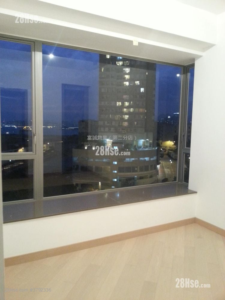 Ocean One Sell 2 Bedrooms , 2 Bathrooms 561 ft²