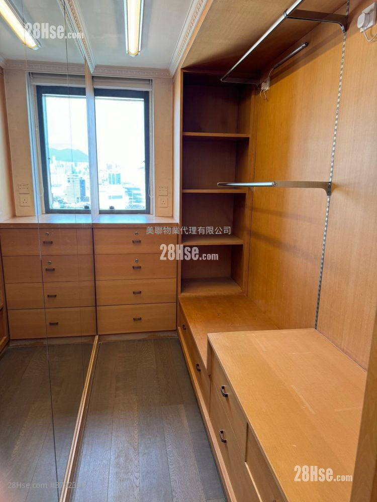 The Regalia Rental 3 Bedrooms , 2 Bathrooms 2,033 ft²