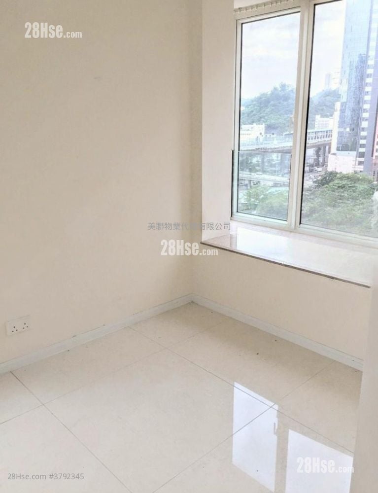 One West Kowloon Sell 2 Bedrooms , 1 Bathroom 521 ft²