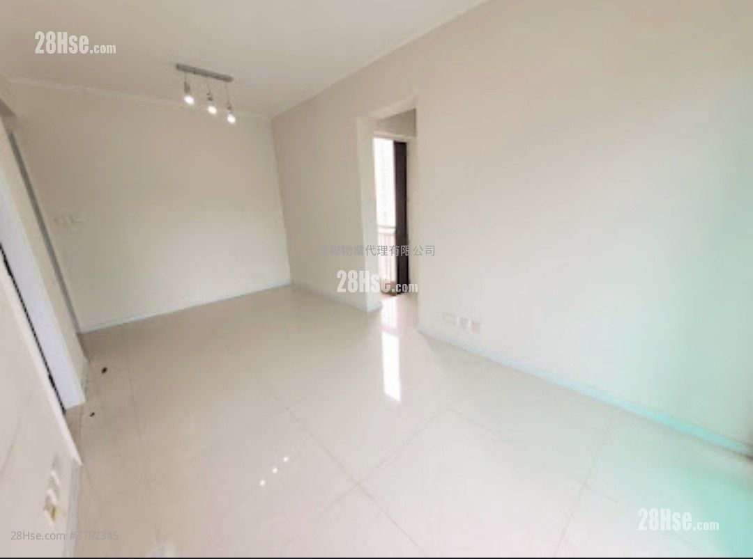 One West Kowloon Sell 2 Bedrooms , 1 Bathroom 521 ft²