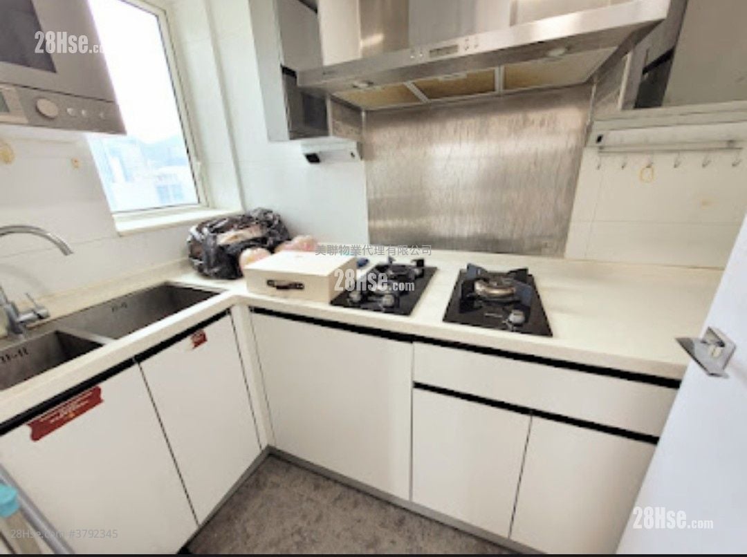 One West Kowloon Sell 2 Bedrooms , 1 Bathroom 521 ft²