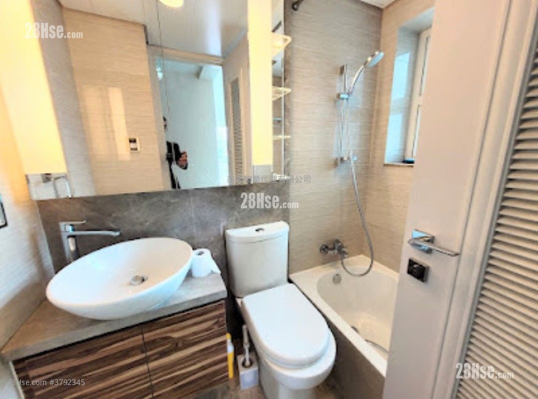 One West Kowloon Sell 2 Bedrooms , 1 Bathroom 521 ft²