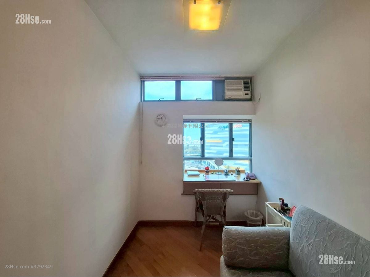 Tung Chung Crescent Sell 3 Bedrooms , 2 Bathrooms 813 ft²