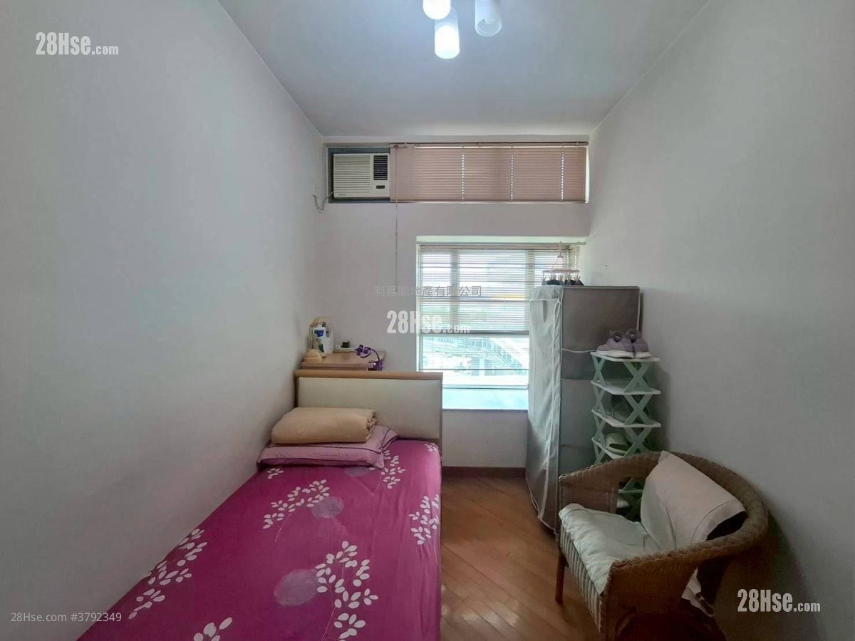 Tung Chung Crescent Sell 3 Bedrooms , 2 Bathrooms 813 ft²