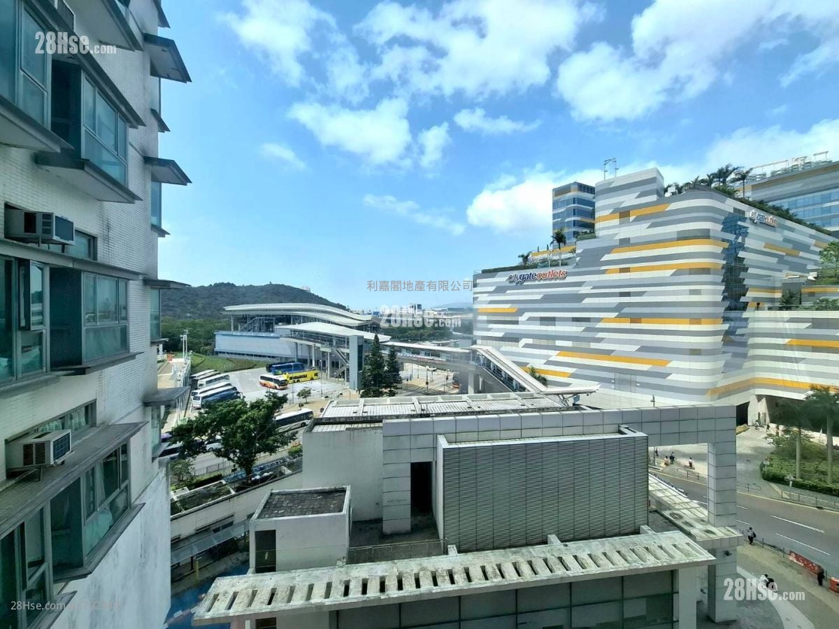 Tung Chung Crescent Sell 3 Bedrooms , 2 Bathrooms 813 ft²