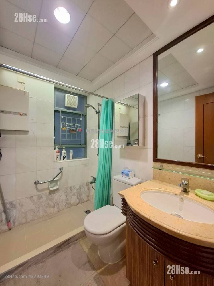 Tung Chung Crescent Sell 3 Bedrooms , 2 Bathrooms 813 ft²