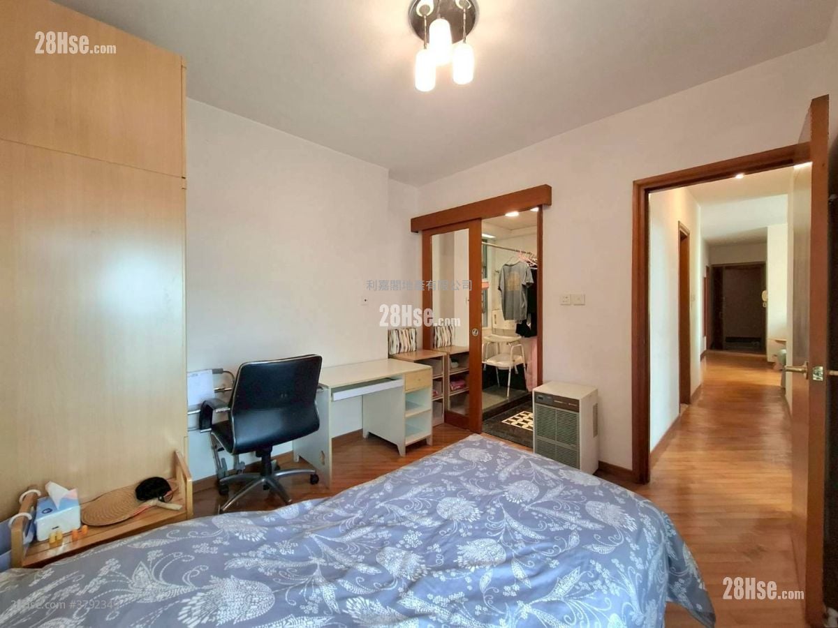 Tung Chung Crescent Sell 3 Bedrooms , 2 Bathrooms 813 ft²