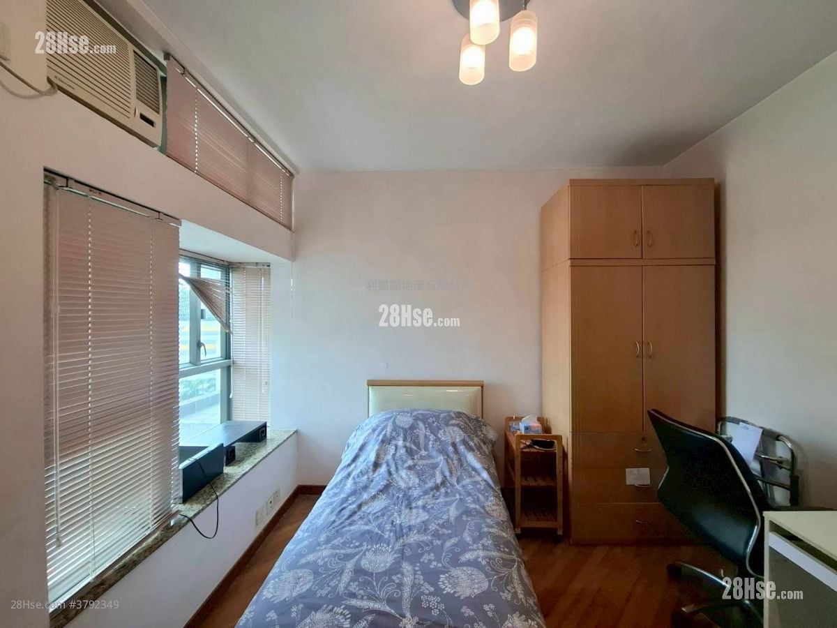 Tung Chung Crescent Sell 3 Bedrooms , 2 Bathrooms 813 ft²