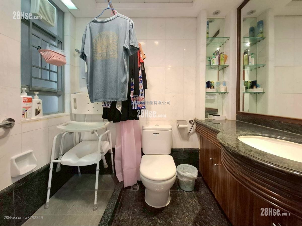 Tung Chung Crescent Sell 3 Bedrooms , 2 Bathrooms 813 ft²